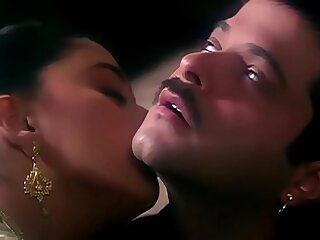 Anil-Kapoor-Madhuri-Kissing-Beta---Romtic